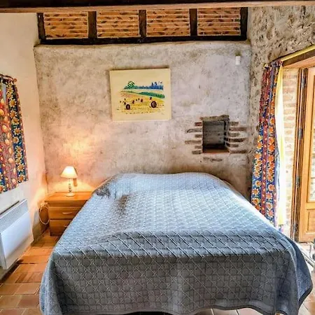 Familial En Pleine Foret Nyaraló