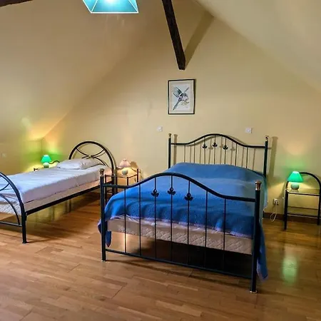 Familial En Pleine Foret Nyaraló *